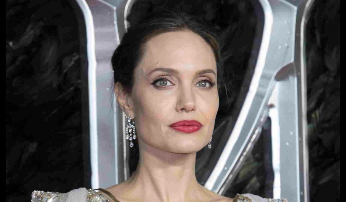 Битва титанов: Скарлетт Йоханссон хочет похоронить карьеру Анджелины Джоли