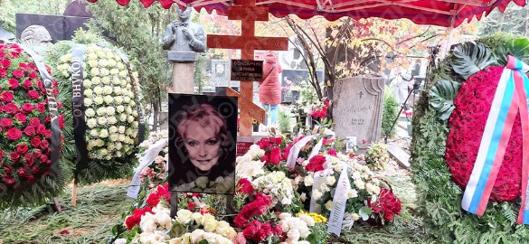 Какой ужас: могила Скобцевой утонула сразу после похорон