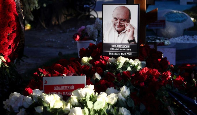 Большое горе: могила Жванецкого утонула сразу после похорон