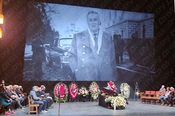 Звезду фильмов "Большая перемена" и "Вечный зов" в необычном гробу похоронят возле Началовой