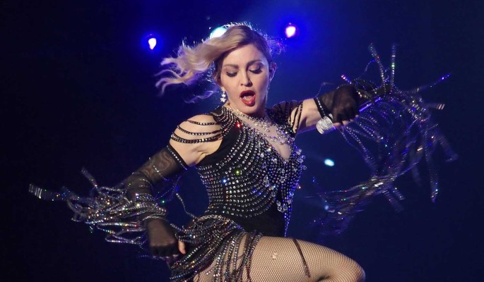 "Понесло старушку": выпятившая голую грудь Мадонна вызвала оторопь