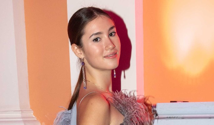 Не прожившая и года в браке 19-летняя дочь Немцова закрутила новый роман