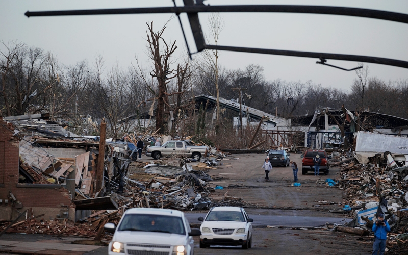 Число жертв торнадо в Кентукки выросло до 70
