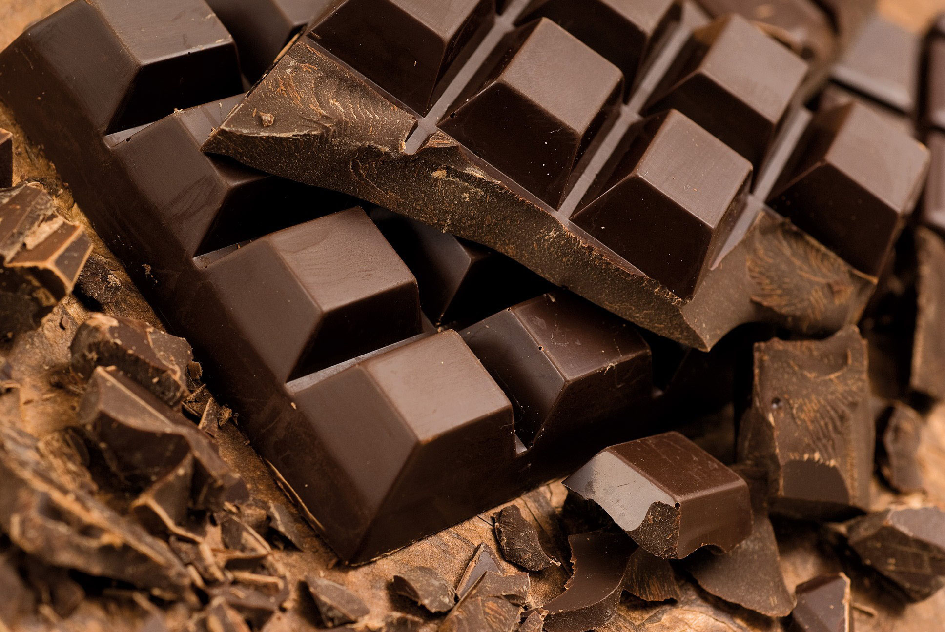 Лучший темный шоколад. Черный Горький шоколад. Шоколад Горький. Chocolate Горький шоколад. Черный шоколад плитка.
