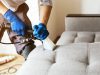 Чем самостоятельная уборка мебели отличается от профессиональной химчистки