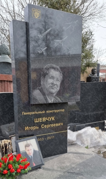Ушел на взлете в небеса: умершего от сердечного приступа Шевчука похоронили рядом с Гурченко